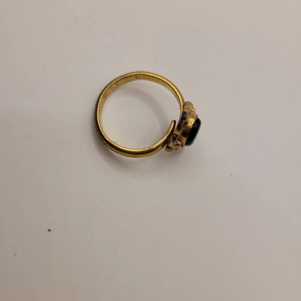 Vintage Gold and Black Stone Ring
